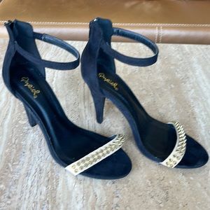 Qupid black/gold heel. Size 7